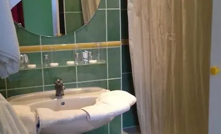 L'ecailler מלון 3*