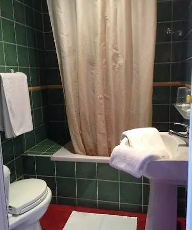 Hotel L'ecailler 3*